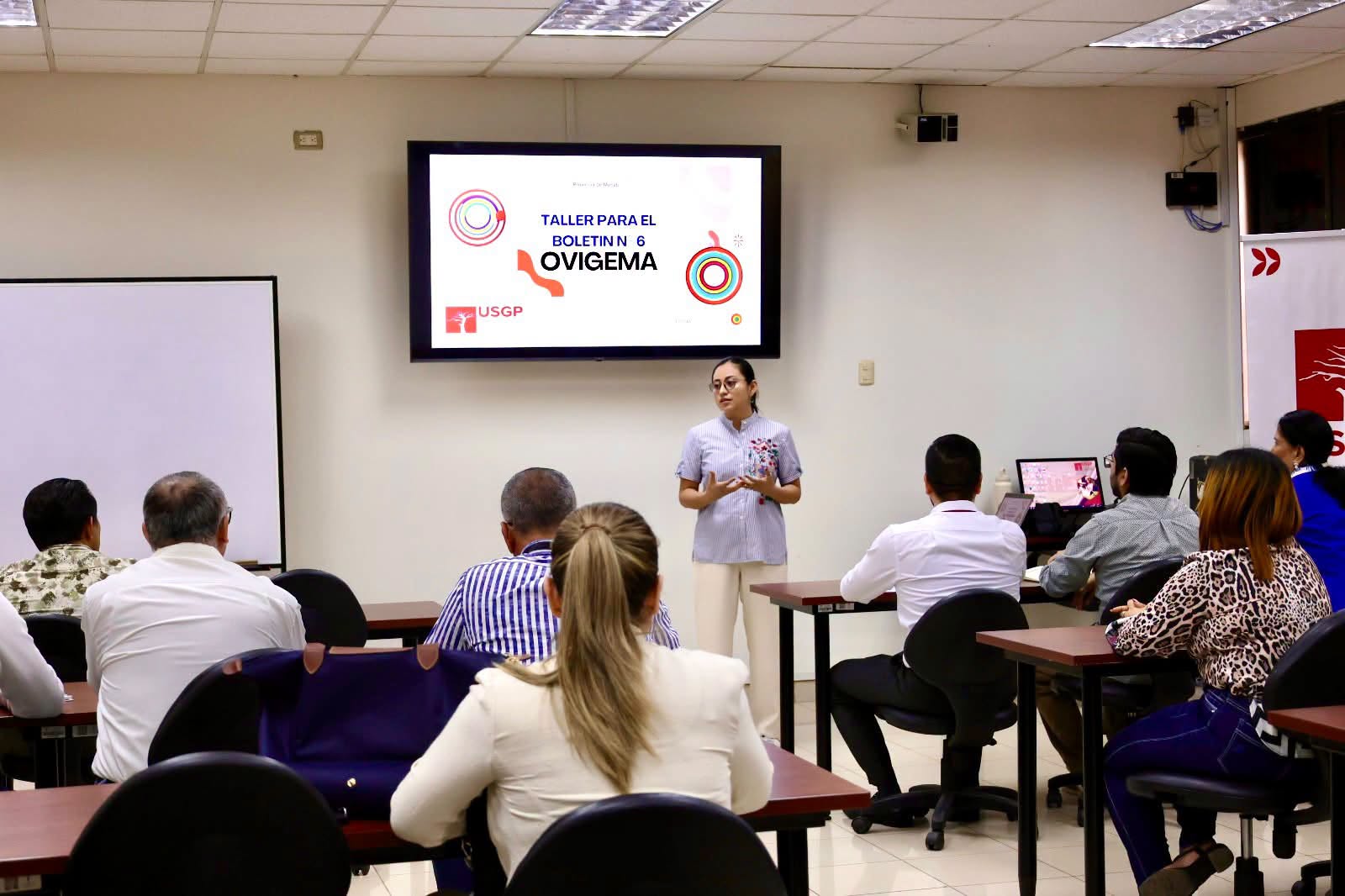 La facilitadora abre el taller para el Boletín N.º 6 de OVIGEMA ante las personas participantes.